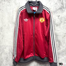 將圖片載入圖庫檢視器 2024-25 曼聯｜Adidas OG Jacket｜BNWT｜2024-25 Manchester United Adidas OG Jacket（ Multiple Sizes )
