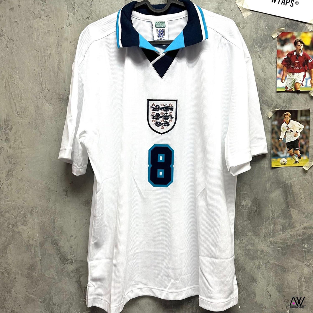 《原裝復刻》1996 英格蘭｜Scoredraw復刻主場｜1996歐洲國家盃｜連復刻字章｜BNWT｜1996 England x Scoredraw Retro Home with Retro Printing ( Multiple Sizes )