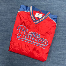 將圖片載入圖庫檢視器 《 Back To The 90s 》古著費城人 Nylon Sweatshirt｜95% New｜XL｜Vintage Philadelphia Phillies Nylon Sweatshirt ( XL )
