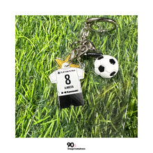 將圖片載入圖庫檢視器 神戶勝利船 #8 恩尼斯達鎖匙扣｜Vissel Kobe #8 Iniesta Keychain
