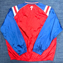 將圖片載入圖庫檢視器 《 Back To The 90s 》古著費城人 Nylon Sweatshirt｜95% New｜XL｜Vintage Philadelphia Phillies Nylon Sweatshirt ( XL )
