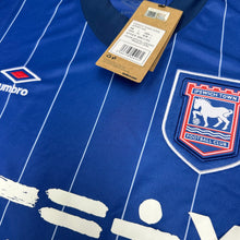 將圖片載入圖庫檢視器 2024-25 葉士域治｜主場｜BNWT｜2024-25 Ipswich Home ( Multiple Sizes )
