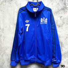 將圖片載入圖庫檢視器 《原裝復刻》曼聯 x Adidas OG x 佐治貝斯復刻外套｜BNWT｜2024 Manchester United x Adidas OG x George Best Track Top （ Multiple Sizes )
