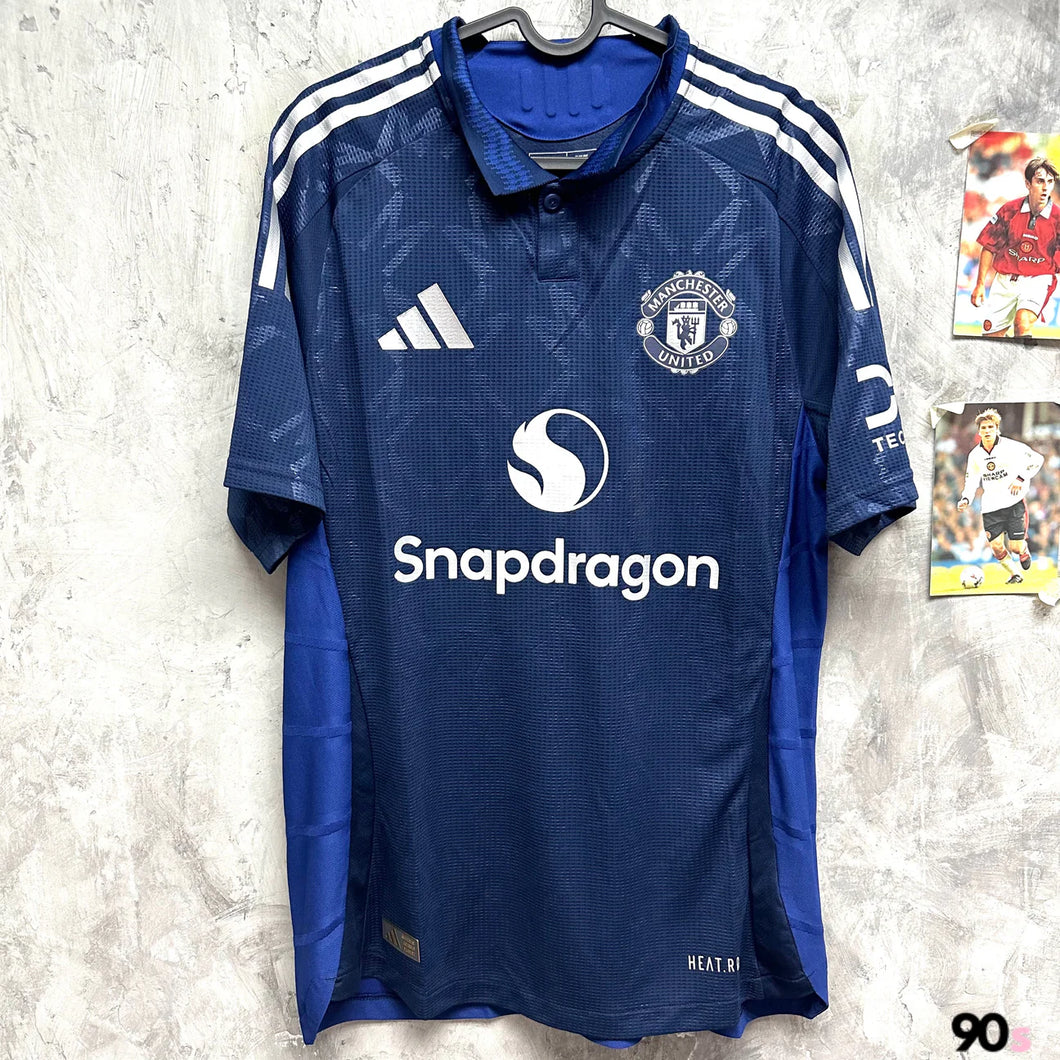 2024-25 曼聯｜作客｜球員版｜連 LESSERAFIM 印字｜BNWT｜2024-25 Manchester United Away Authentic with LESSERAFIM Nameset ( Multiple Sizes )