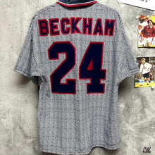 將圖片載入圖庫檢視器 1995-96 曼聯｜作客｜#24 碧咸｜90% New｜M｜1995-96 Manchester United Away #24 Beckham (M)
