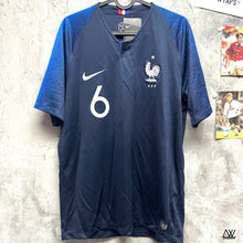 將圖片載入圖庫檢視器 2018 法國｜單星主場｜#6 普巴｜BNWT｜M｜2018 France Home 1 Star #6 Pogba  (M)
