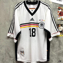 將圖片載入圖庫檢視器 1998-00 德國｜主場｜#18 奇連士文｜90% New｜M｜1998-00 Germany Home #18 Klinsmann (M)
