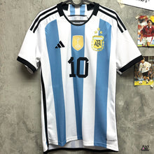 將圖片載入圖庫檢視器 2023 阿根廷｜3星主場｜#10 美斯｜BNWT｜2023 Argentina Home #10 Messi ( Multiple Sizes )
