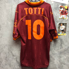 將圖片載入圖庫檢視器 1999-00 羅馬｜主場｜#10 托迪｜85% New｜L ｜1999-00 Roma Home #10 Totti (L)
