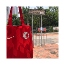 將圖片載入圖庫檢視器 【Football Culture Studio】- 2020-22 Hong Kong Home Tote Bag
