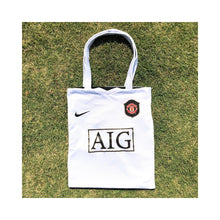 將圖片載入圖庫檢視器 【Football Culture Studio】- 2006-07 Man Utd Away Tote Bag
