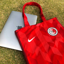 將圖片載入圖庫檢視器 【Football Culture Studio】- 2020-22 Hong Kong Home Tote Bag
